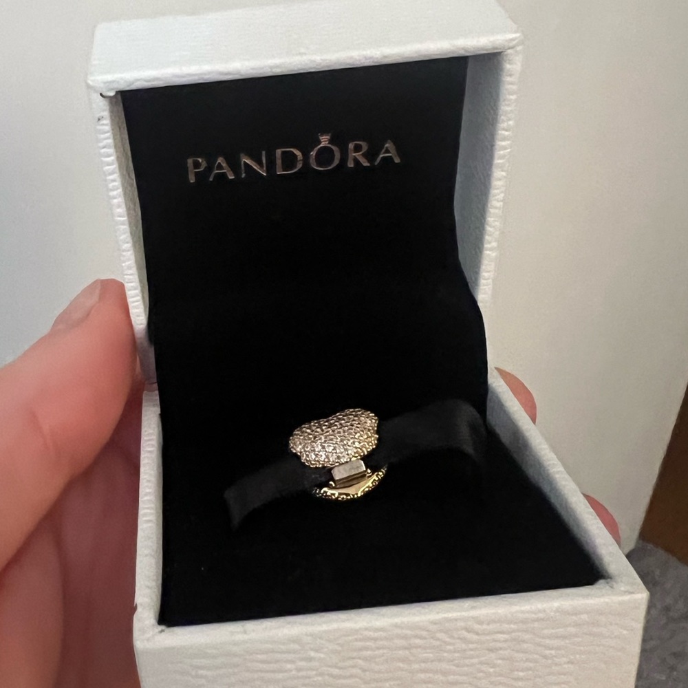 ✨ Pandora bracelet gold heart charm with Rhein stones